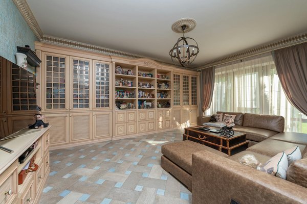 What strategies are effective for UK businesses in crisis management?